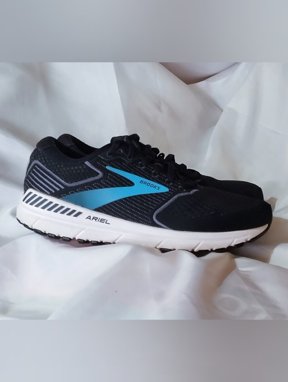 Brooks Ariel 20 Running Shoes 1203151B064  Size 9.5 Women's  Black/Ebony/Blue